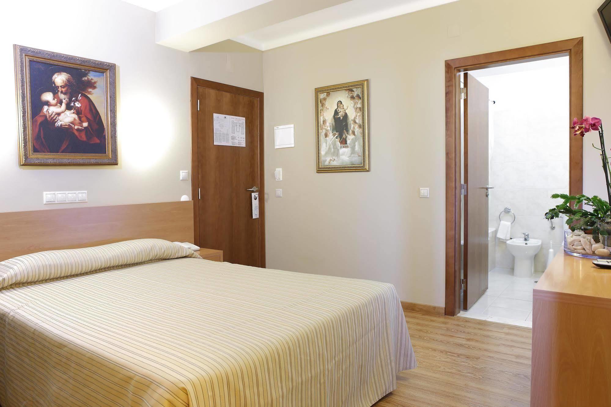 Domus Pacis Fatima Hotel Exterior photo